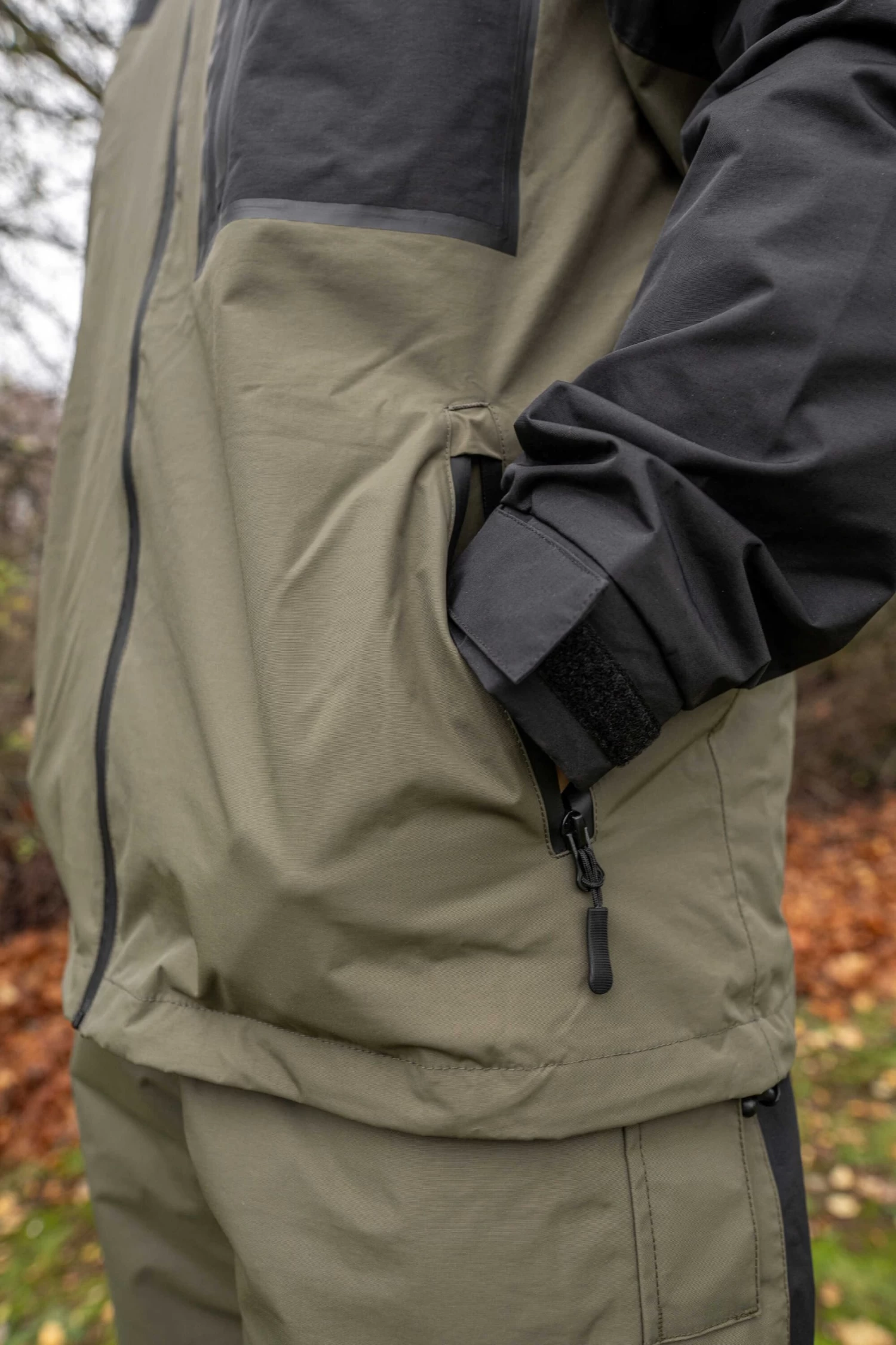 Korum Neoteric Waterproof Jacket 3 Korum Neoteric Waterproof Jacket - Image 3